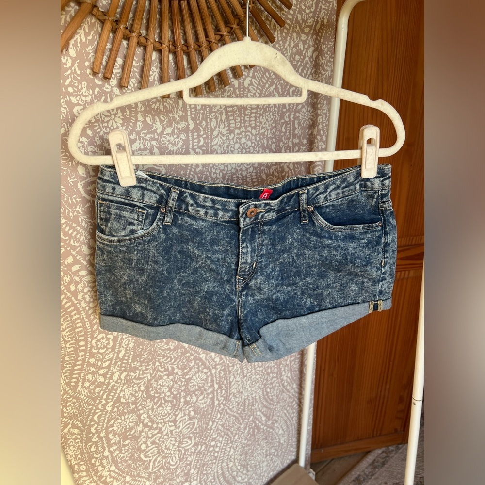 Divided by H&M Acid Wash Denim Mini Shorts with Cuffed‎ Leg